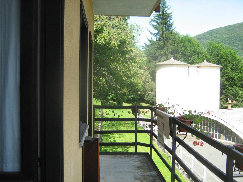 Fattoria Del Pino Bed & Breakfast Orta San Giulio Oda fotoğraf
